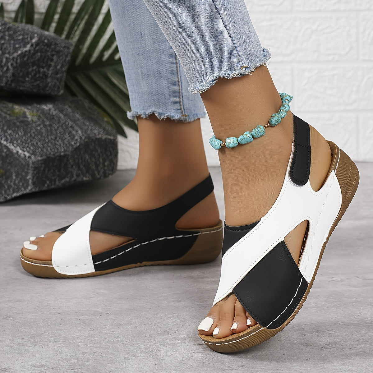 Black / 10