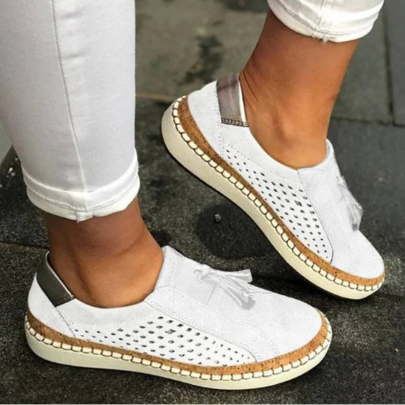 White (Almost sold out!) / 11