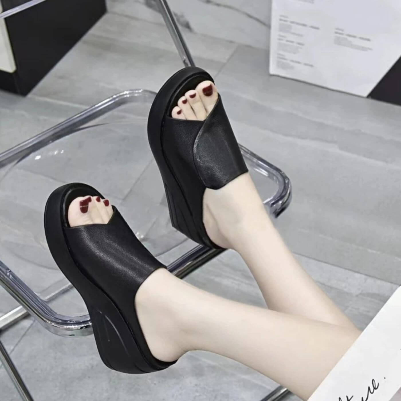 Black / 11