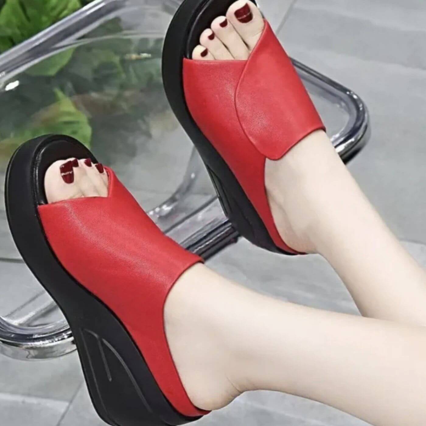 Red / 11