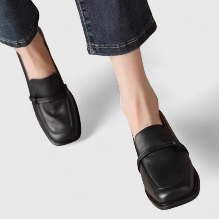 Black / 11